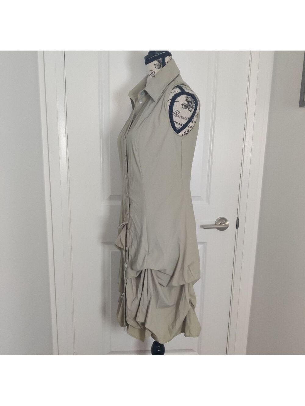 Joseph Ribkoff Grey Pearl Button Dress Size 8 | Quiet Luxury Wedding Guest Cruis - Picture 3 of 8